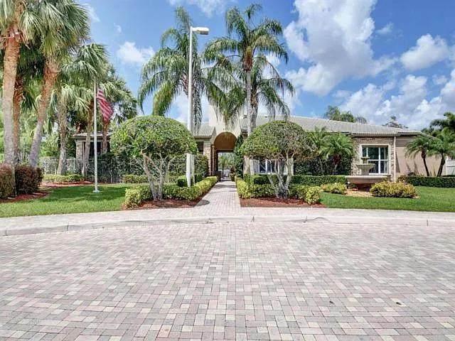 6172 Oak Bluff Way — Photo 16