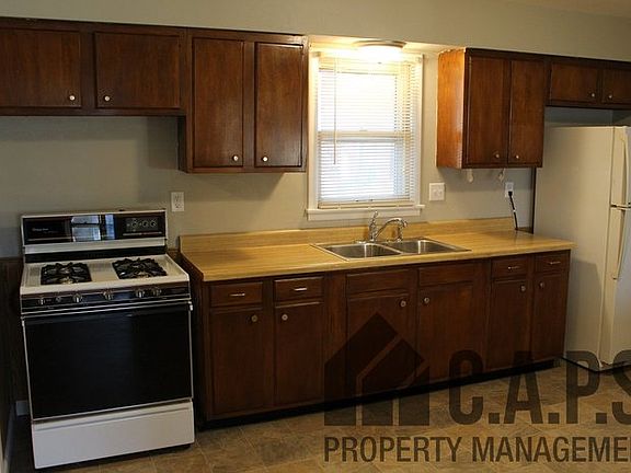 4th image of 7712 Noble St