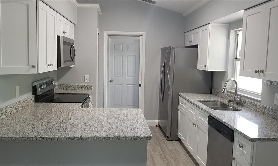 2nd image of 6149 Brookhill Cir