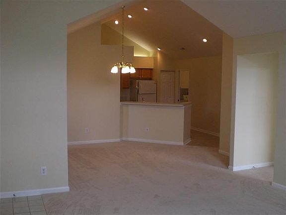 4th image of 164 Edinburgh Village Dr
