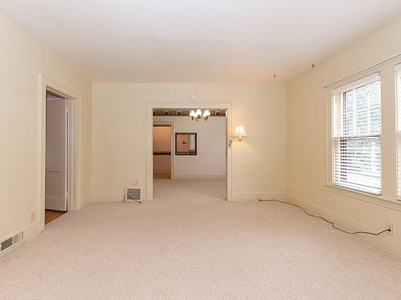 5th image of 706 Parker Ave