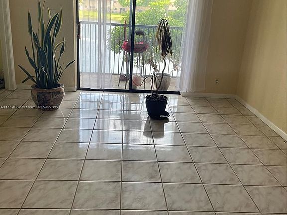 4th image of 9896 Nob Hill Ct #9896