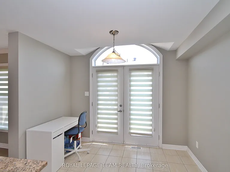 302 Tourmaline Cres — Photo 16