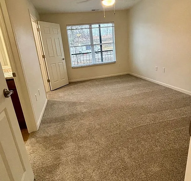 Cottonwood Creek Apartments — Photo 18