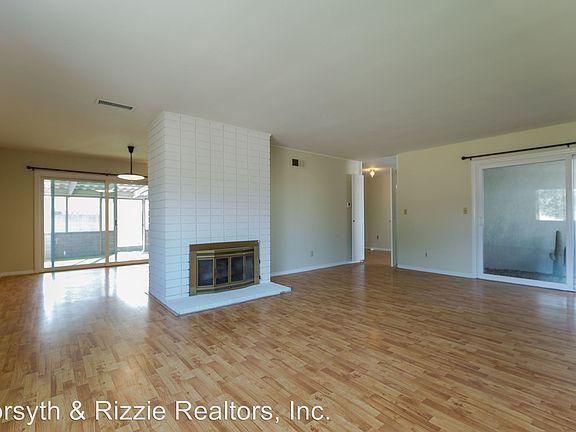 3rd image of 952 Gill Ave