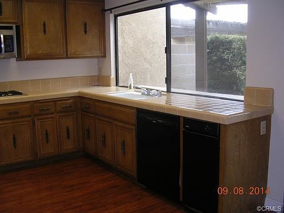 Kitchen sink, dish washer