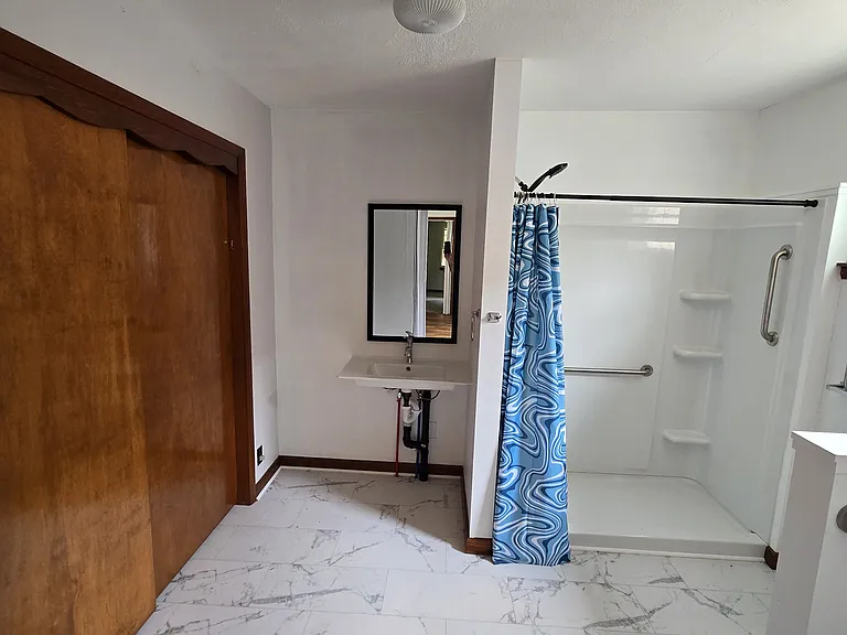 Rear — Photo 6