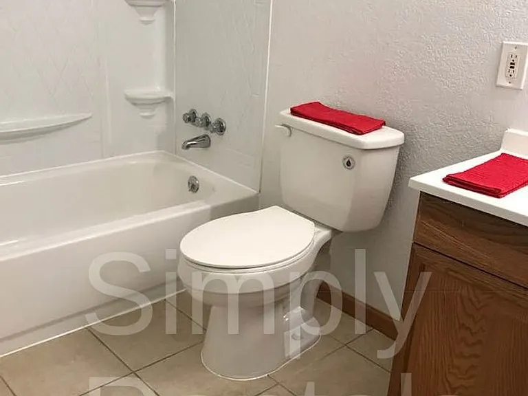 409 Maple St — Photo 19