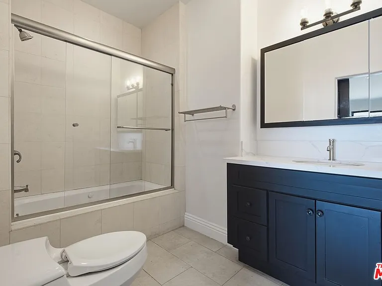 8908 Appian Way — Photo 32