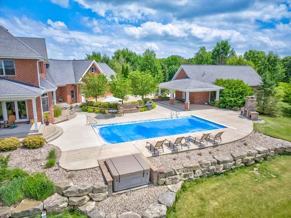 7876 Autumn Pond Trl, Middleton, WI 53562