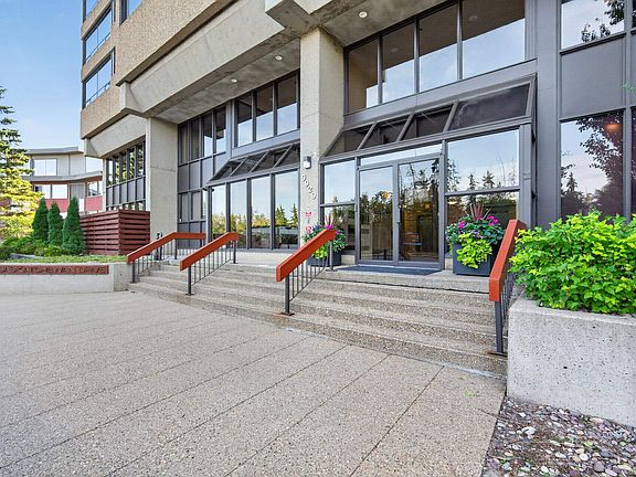 3rd image of 9929 Saskatchewan Dr NW #303