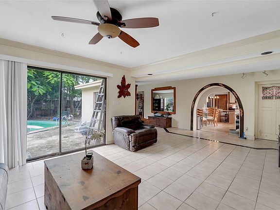 5th image of 4401 NE 15th Avenue