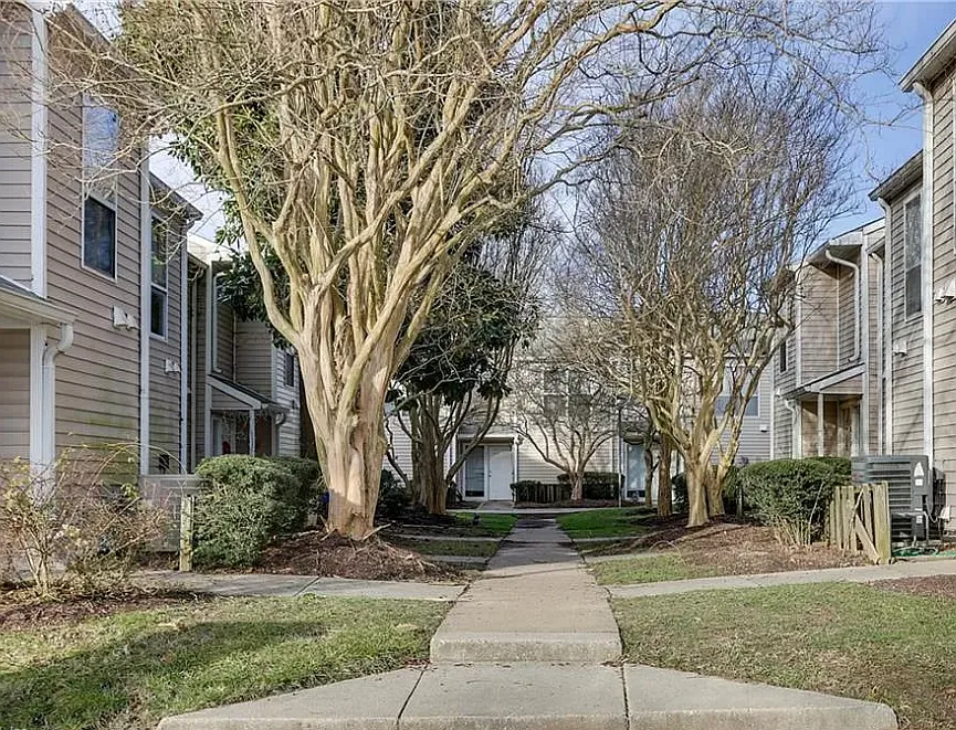 3 bed, 1.5 bath, 1130 sqft, $2,100 — Photo 3