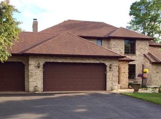 2446 Schadt Dr E, Maplewood, MN 55119