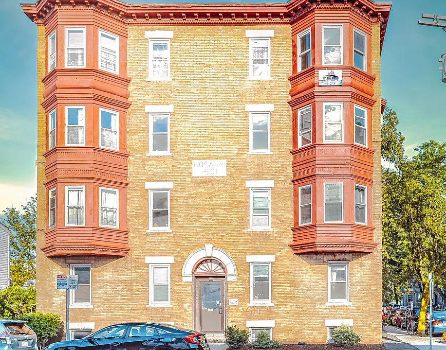 124 Berkshire St #4