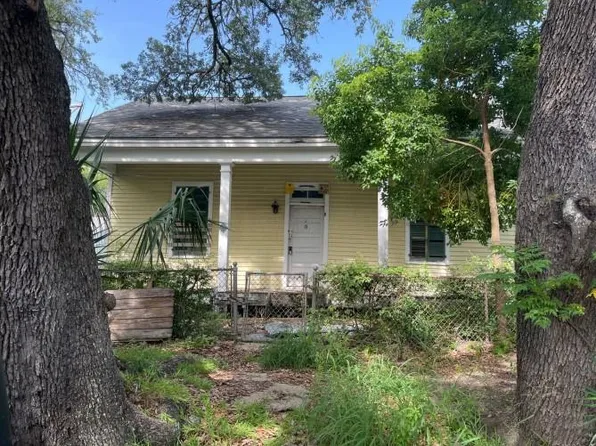 1220 34th St, Galveston, TX 77550