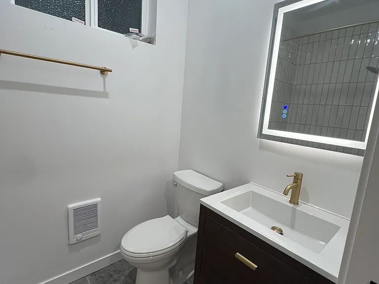 290 Monmouth Ave S — Photo 8