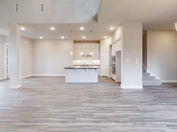2nd image of 812 Westerkirk Dr