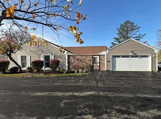 1040 Dartmouth Dr, Wheaton, IL 60189