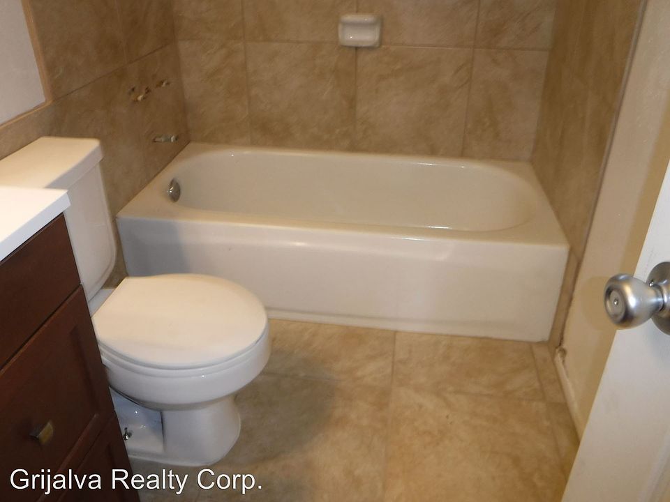 2nd image of 2853 N Flanwill Blvd