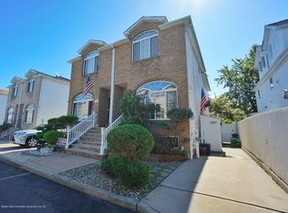 6785 Hylan Blvd, Staten Island, NY 10309