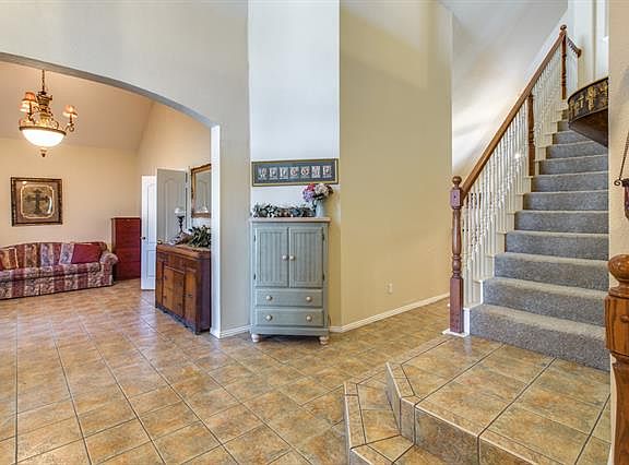 5th image of 5001 Forest Lawn Dr