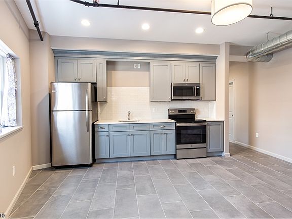 2nd image of 115 Bloomfield Ave #2F