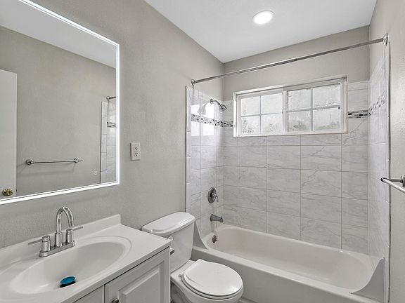 5th image of 1315 W 19th St #9