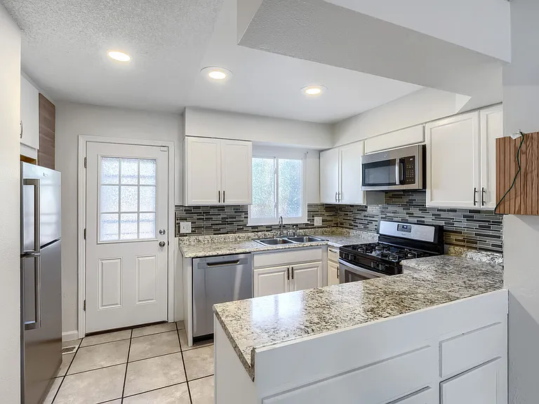 4177 Charleston Dr — Photo 7