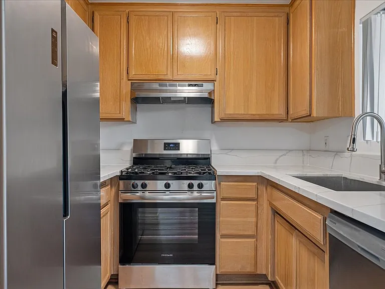 1785 Beloit Ave — Photo 3