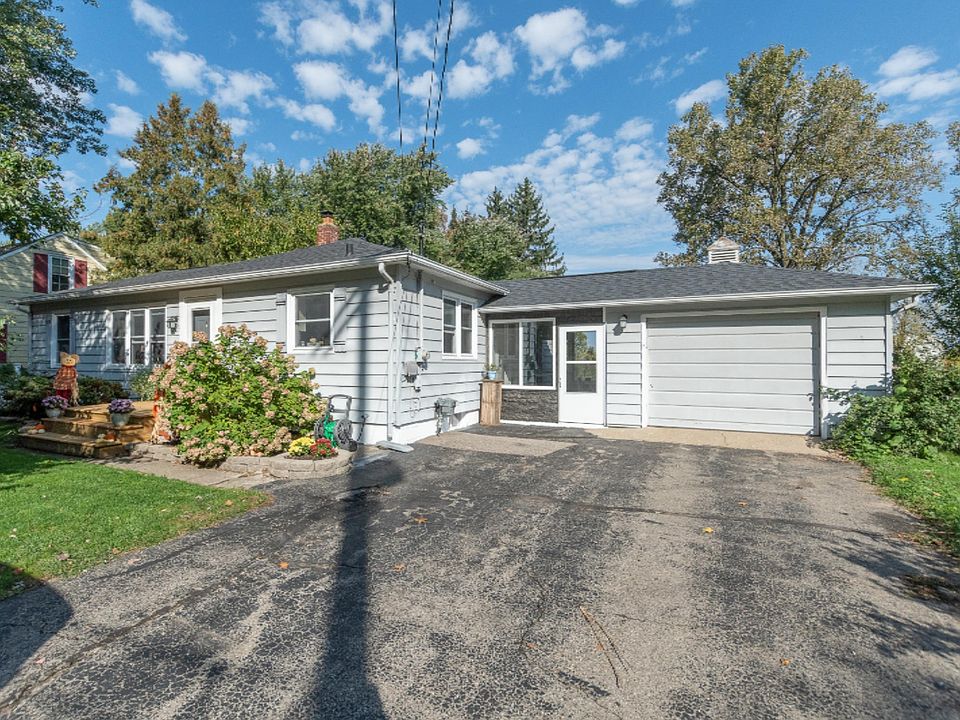 1st image of 205 E Leona Ave
