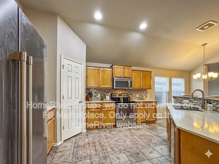 19221 Blanco Dr — Photo 3