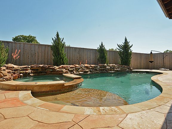 4th image of 2100 Argyle Dr