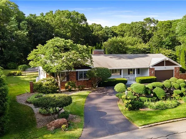 20 Oak Dell Cir, East Greenwich, RI 02818