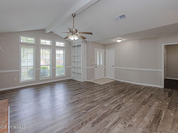 5th image of 817 Pickford Point