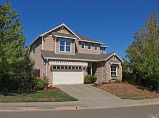 302 Ranch House Dr, Cloverdale, CA 95425