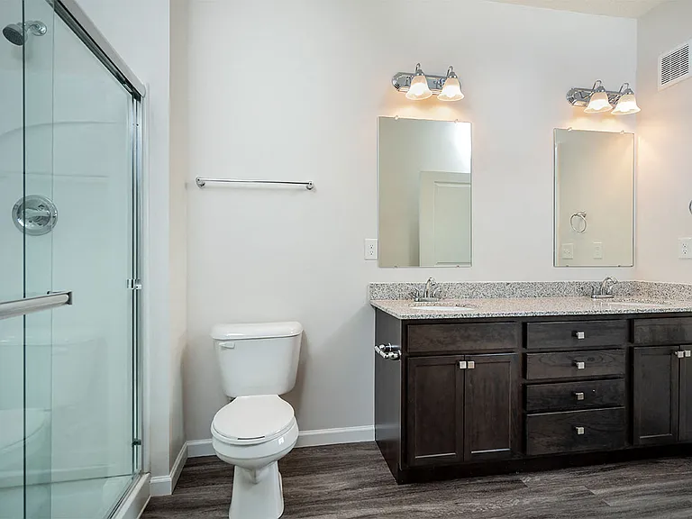Bentley Apartments — Photo 16