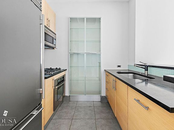 5th image of 325 5th Ave APT 15B
