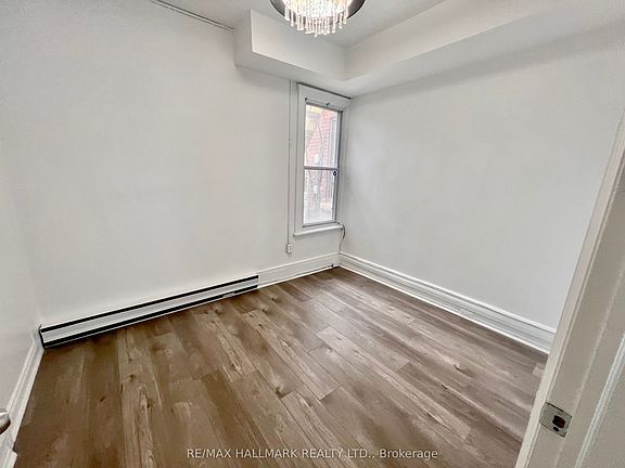 4th image of 454 Bloor St W #1