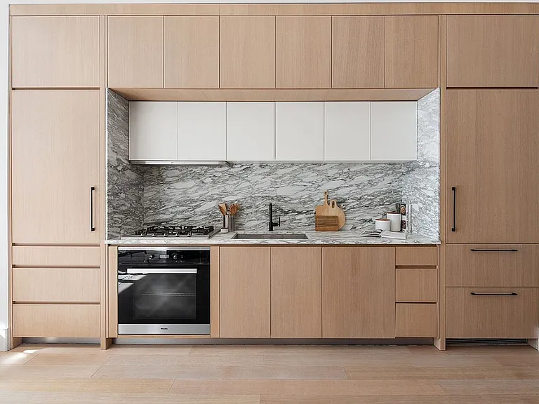 517 W 29th St #7G — Photo 4
