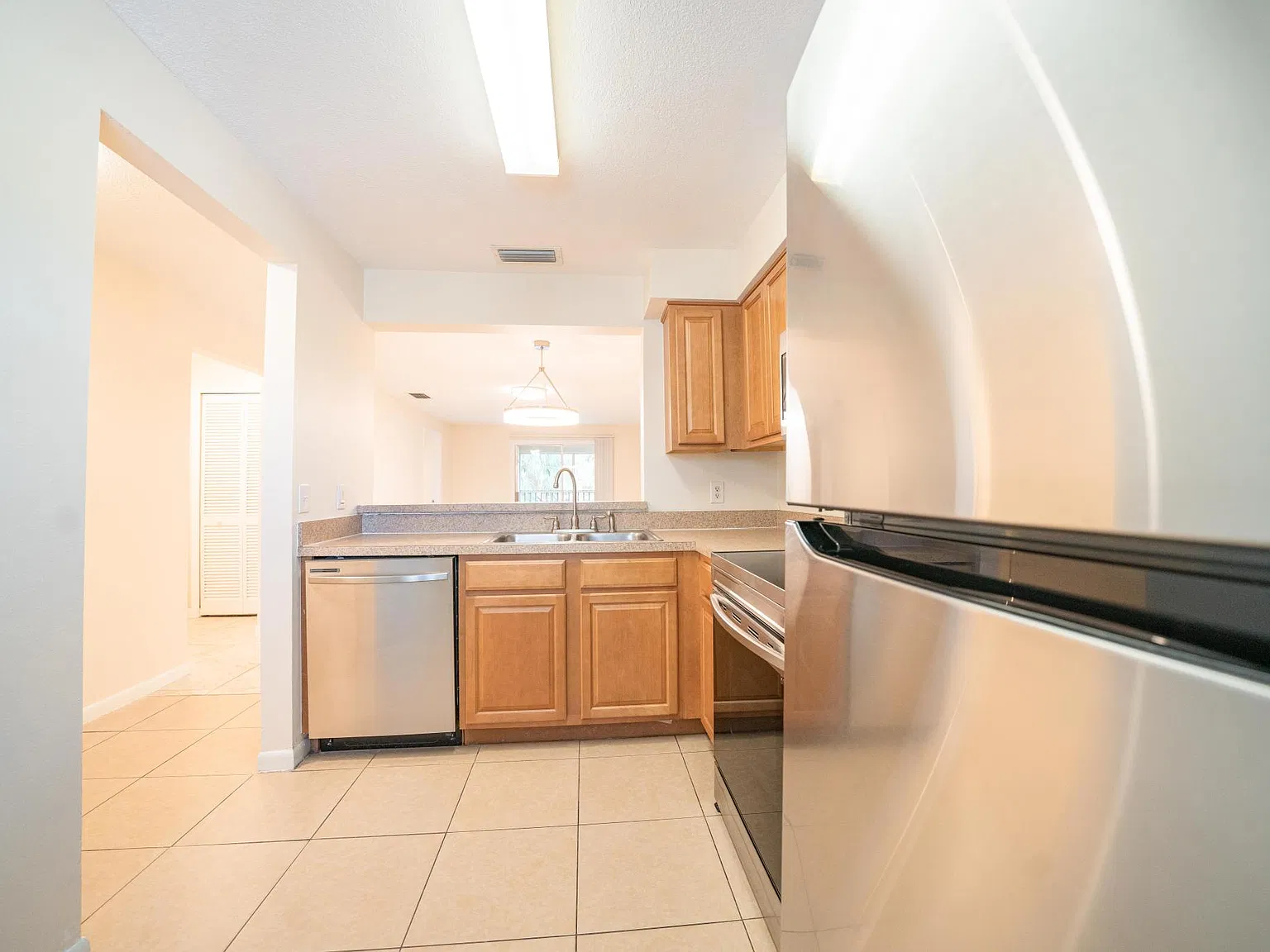 2 bed, 950 sqft, $1,775 — Photo 4