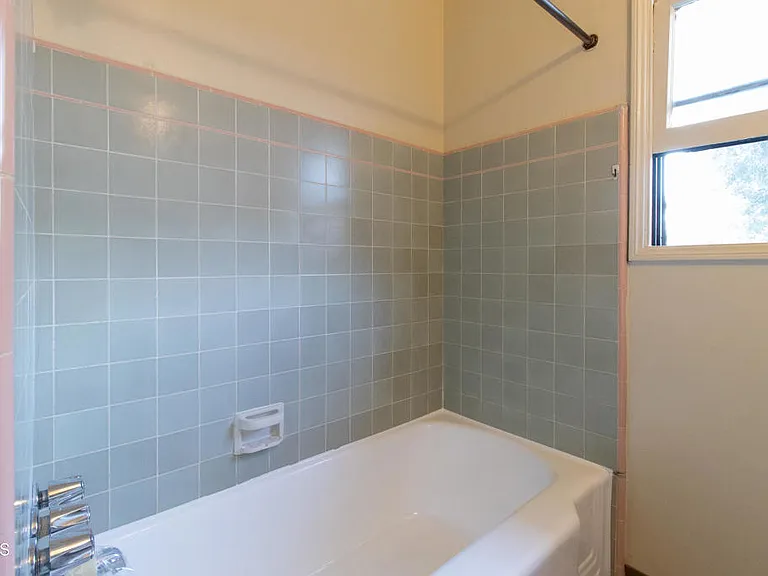 449 N Euclid Ave #H — Photo 13