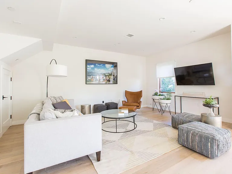 1319 Yale St #1 — Photo 3