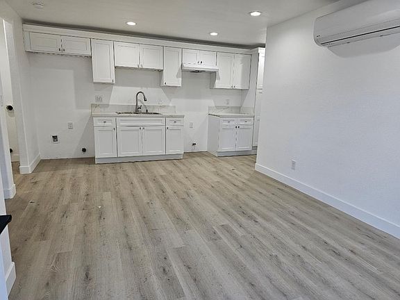 5th image of 2761 Nebraska Ave Unit D