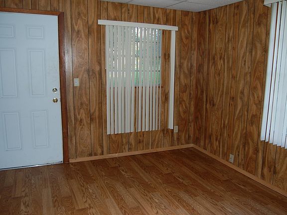 4th image of 305 S Lanier Ave