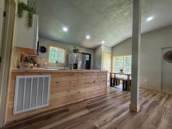 4th image of 838 Slaven Ridge Rd