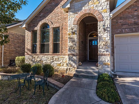 4th image of 729 Edwards Walk Dr