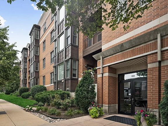 2nd image of 930 Curtiss St Unit 408