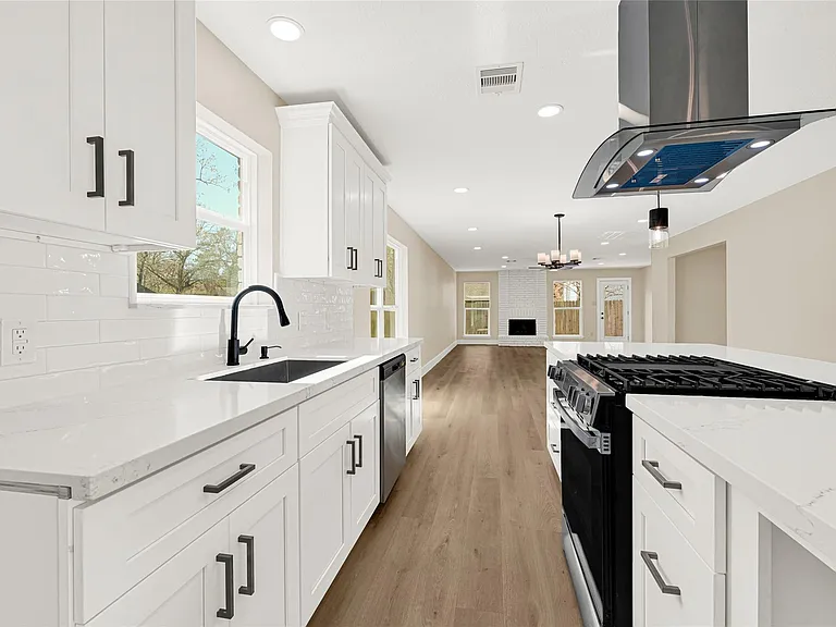 3203 Falling Brook Dr — Photo 7