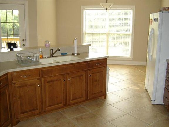 3rd image of 106 Hummingbird Ln